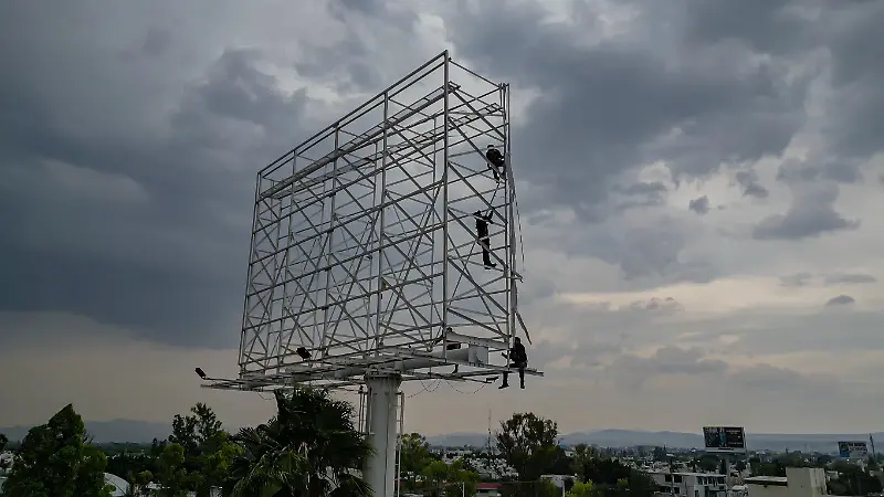 Instaladores de anuncios espectaculares_Gerardo Tavarez